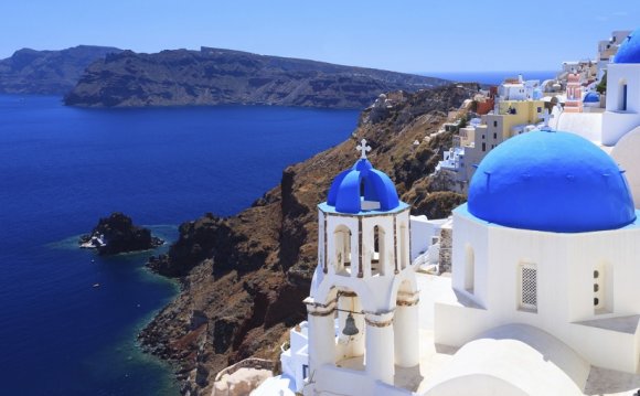 Vacation Packages to Santorini Greece